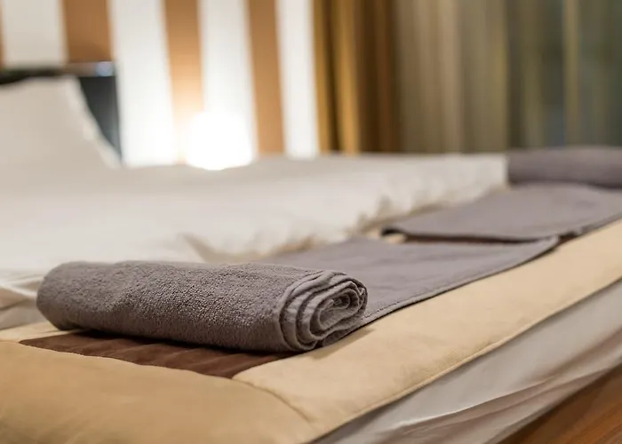 Cityhome Downtown Suites & Spa Apartment